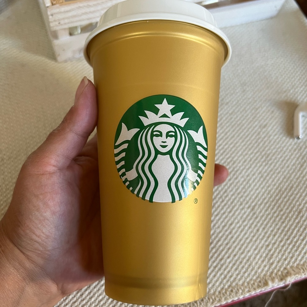 Starbucks Reusable 16oz Plastic Coffee Mug Cup Tumbler 2013 with Lid